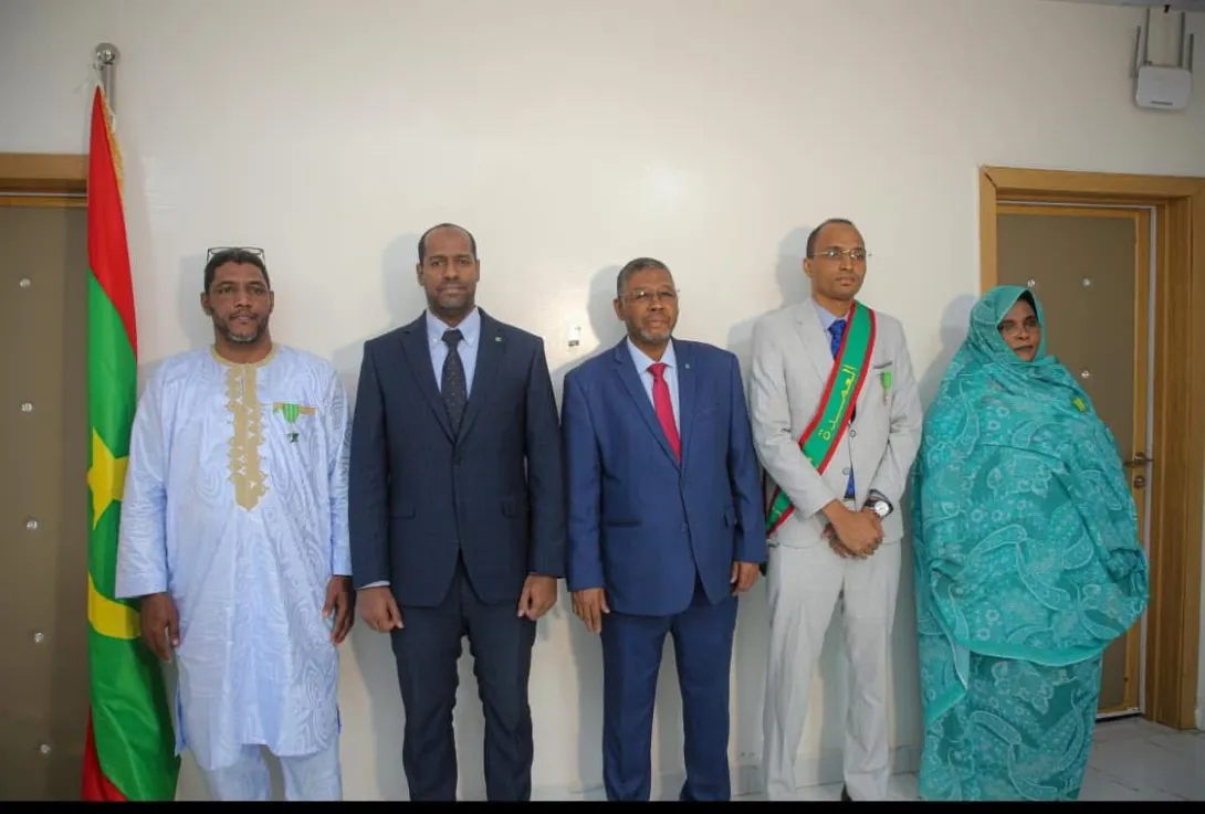 توشيح عدد من موظفي قطاع اللامركزية بمناسبة عيد الاستقلال الوطني