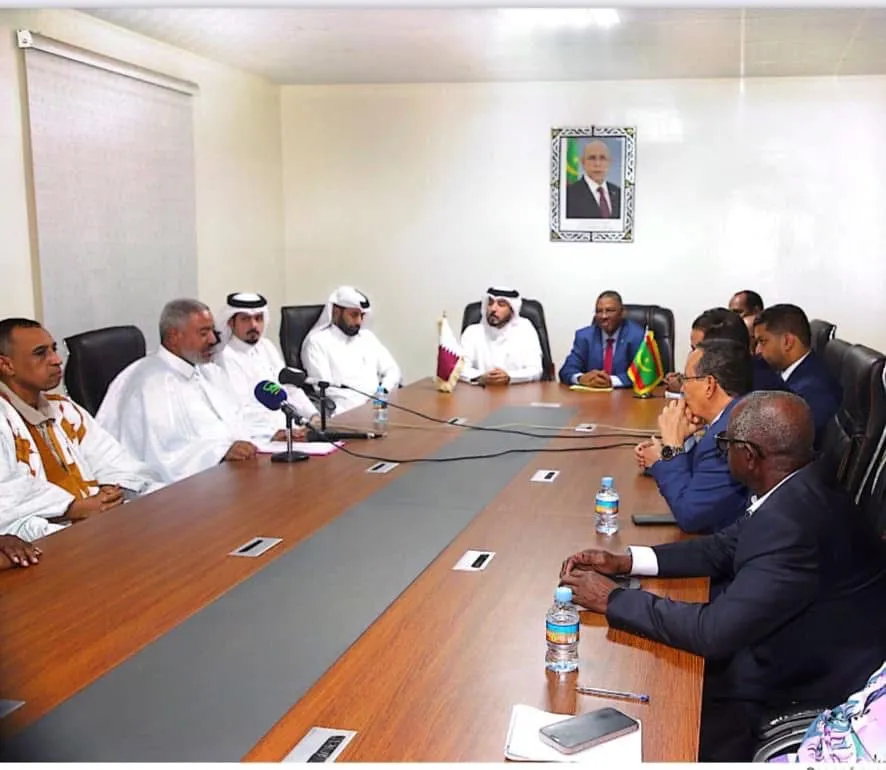 الوزير المنتدب لدي وزير الداخلية المكلف باللامركزية والتنمية المحلية يستقبل  وفداً قطرياً لتعزيز التعاون في  مجال اللامركزية والتنمية المحلية